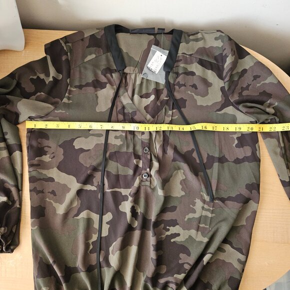 New York & Company Camo Print Blouse – Size M | Long Sleeve V-Neck Tunic - NWT - Picture 5 of 8